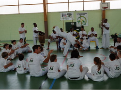  <a style='color: #fff;' href='/uploaded/photo/3eme-bapteme-de-capoeira-ecb-53fbb23d5bcb6.jpg'>(Télécharger)</a>