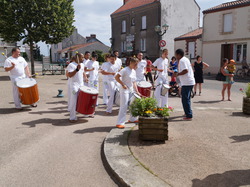  <a style='color: #fff;' href='/uploaded/photo/3eme-bapteme-de-capoeira-ecb-53fbba6d8a1f8.jpg'>(Télécharger)</a>