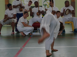  <a style='color: #fff;' href='/uploaded/photo/3eme-bapteme-de-capoeira-ecb-53fbbb2ca52e1.jpg'>(Télécharger)</a>