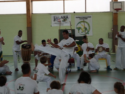  <a style='color: #fff;' href='/uploaded/photo/3eme-bapteme-de-capoeira-ecb-53fbbb95e934d.jpg'>(Télécharger)</a>