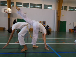  <a style='color: #fff;' href='/uploaded/photo/4-festival-de-capoeira-ecb-jalara-556afcd1c8411.jpg'>(Télécharger)</a>