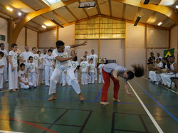  <a style='color: #fff;' href='/uploaded/photo/4-festival-de-capoeira-ecb-jalara-556afd636d601.jpg'>(Télécharger)</a>