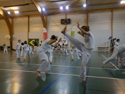  <a style='color: #fff;' href='/uploaded/photo/4-festival-de-capoeira-ecb-jalara-556b03ff44cca.jpg'>(Télécharger)</a>