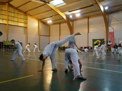  <a style='color: #fff;' href='/uploaded/photo/4-festival-de-capoeira-ecb-jalara-556b045d8f778.jpg'>(Télécharger)</a>