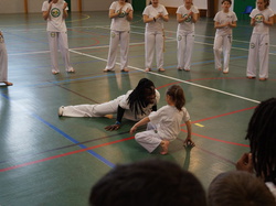  <a style='color: #fff;' href='/uploaded/photo/4-festival-de-capoeira-ecb-jalara-556b0c683ba72.jpg'>(Télécharger)</a>
