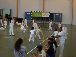  <a style='color: #fff;' href='/uploaded/photo/4-festival-de-capoeira-ecb-jalara-556b0cc1110b7.jpg'>(Télécharger)</a>