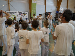  <a style='color: #fff;' href='/uploaded/photo/4-festival-de-capoeira-ecb-jalara-556b0e843342f.jpg'>(Télécharger)</a>