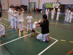  <a style='color: #fff;' href='/uploaded/photo/4-festival-de-capoeira-ecb-jalara-556b1c0e002cd.jpg'>(Télécharger)</a>