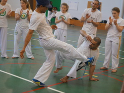  <a style='color: #fff;' href='/uploaded/photo/4-festival-de-capoeira-ecb-jalara-556b2c2b25c54.jpg'>(Télécharger)</a>
