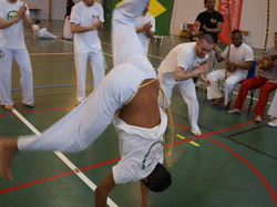  <a style='color: #fff;' href='/uploaded/photo/4-festival-de-capoeira-ecb-jalara-556b2e7117c92.jpg'>(Télécharger)</a>