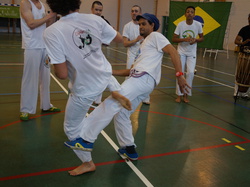  <a style='color: #fff;' href='/uploaded/photo/4-festival-de-capoeira-ecb-jalara-556b2f9aa71a4.jpg'>(Télécharger)</a>