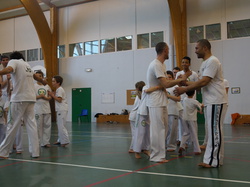  <a style='color: #fff;' href='/uploaded/photo/4-festival-de-capoeira-ecb-jalara-556b379eedfbf.jpg'>(Télécharger)</a>