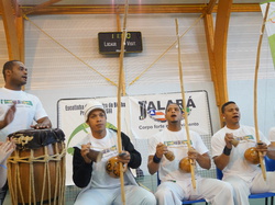  <a style='color: #fff;' href='/uploaded/photo/4-festival-de-capoeira-ecb-jalara-556b4894742b7.jpg'>(Télécharger)</a>