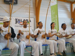  <a style='color: #fff;' href='/uploaded/photo/4-festival-de-capoeira-ecb-jalara-556b48fc737c9.jpg'>(Télécharger)</a>