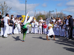  <a style='color: #fff;' href='/uploaded/photo/4-festival-de-capoeira-ecb-jalara-556b7f84a5ac2.jpg'>(Télécharger)</a>