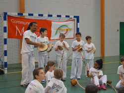  <a style='color: #fff;' href='/uploaded/photo/4-festival-de-capoeira-ecb-jalara-556ba95c044bb.jpg'>(Télécharger)</a>